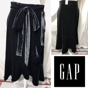 NWT GAP Black Velvety Holiday Skirt Sz S RV$60